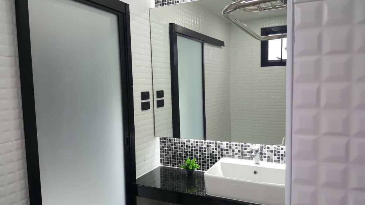 Dd Modern House Aparthotel Сурат Тхани Екстериор снимка